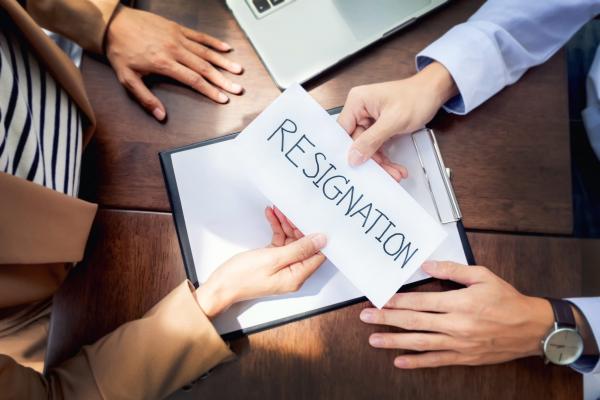 استعفا از یک شغل درپیری